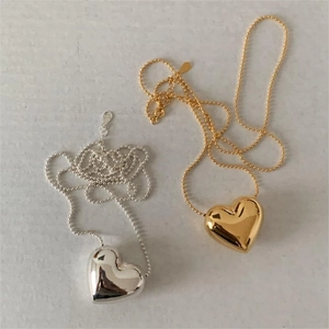 Minimalist 925 sterling silver heart necklaces in gold and silver finishes with bead chains