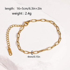 Dettaglio della catena a graffetta in acciaio inossidabile placcata oro 18K lunga 16+5cm