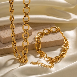 Set gioielli con collana e bracciale a catena spessa in acciaio inossidabile placcato oro 18K