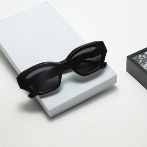 Fashion TR90 polarized sunglasses with thick black frames and dark lenses for men and women