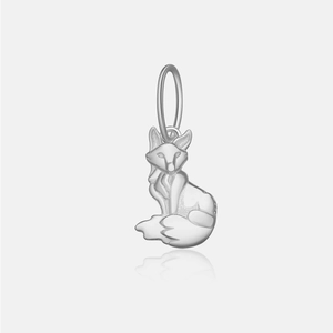 Detailed close-up of a 925 sterling silver fox pendant with polished finish and reflection