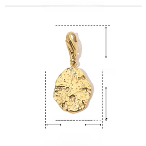 Detailed size parameter of golden stainless steel pendant with 28mm length and 1.3g weight