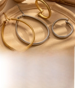 Detail of titanium steel spring link necklace and bracelet set in gold and silver