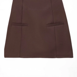 Fashionable dark brown pleated mini dress with decorative pockets in woven fabric