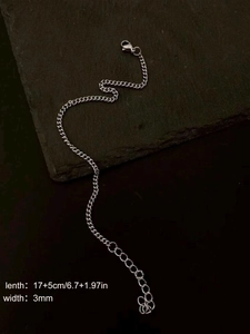 Detailed close-up of 3mm silver metal link chain with size dimensions 17+5cm