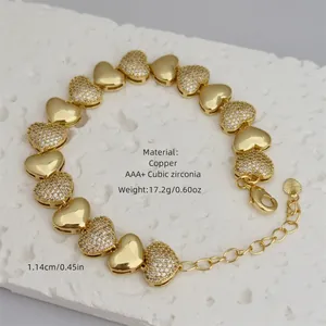 Bracciale a cuore regolabile in rame placcato oro 18k con zirconi AAA e finitura lucida superiore