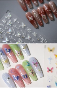 Detailansicht der 5D Laser Schmetterling Nagelaufkleber mit Holografie Effekt und Glitzersteinen