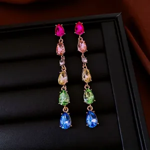 Boucles d'oreilles pendantes goutte d'eau avec cristaux multicolores à 5 niveaux dorés