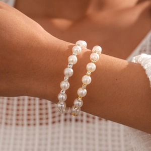 Ensemble élégant de deux bracelets en perles avec espaceurs diamantés or et argent
