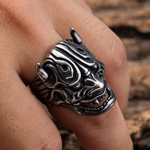 Gothic punk devil hannya mask ring in stainless steel with vintage silver finish