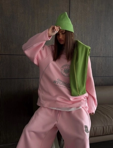 Detail of pink casual sportswear set featuring letter embroidery and high-quality cotton fabric