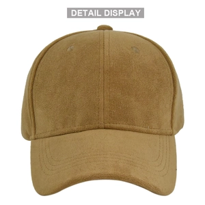Klassieke camel suède baseballpet met warme fleece textuur en gebogen klepontwerp