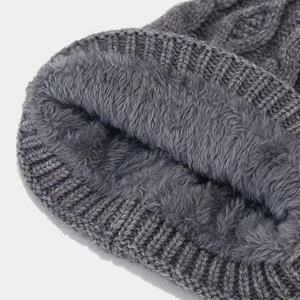 Deep grey cable-knit beanie featuring warm fleece lining and thick winter thermal design