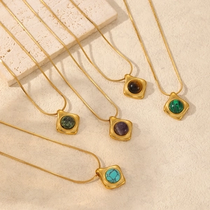 Collier rétro français en acier inoxydable plaqué or 18k avec pendentifs en pierre naturelle