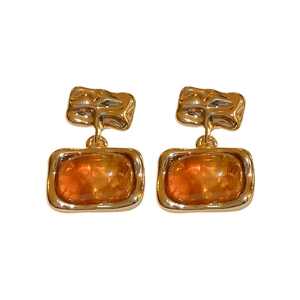 Vintage gold-plated square amber resin earrings with a minimalist geometric retro design