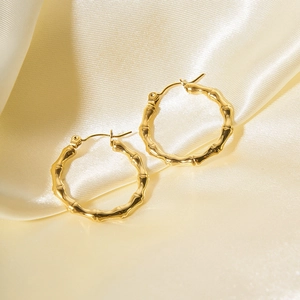 Boucles d'oreilles en acier inoxydable style bambou plaquées or 18 carats sur soie