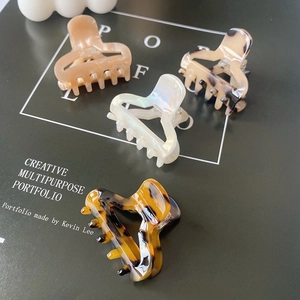 Set of four geometric acetate hair claws in tortoise shell, leopard, pink and white pearl