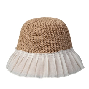 Brauner Strickhut mit weißer Spitzenkante für Lolita-Stil und sommerlichen Sonnenschutz