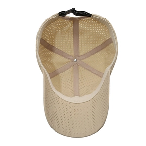 Innenansicht der beige Schnelltrocknende Mesh-Baseballkappe mit verstellbarem Kordelzug