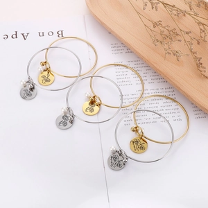 Geburtsblume Edelstahl Armreif Armband Für Frauen Gravierter Blumenanhänger Mit Künstliche Perle Schmuck