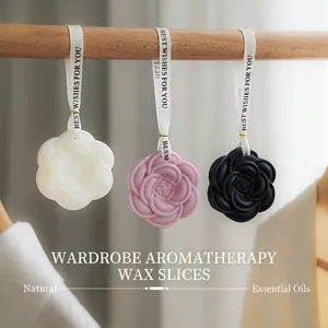 Sacchetti profumati a forma di camelia con nastri eleganti in bianco rosa e nero
