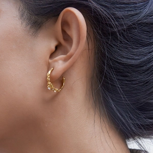 Classic 18K gold-plated stainless steel C-hoop earrings with diamonds and hammer texture