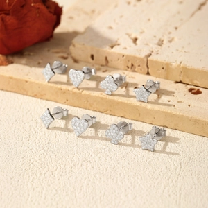 Élégantes boucles d'oreilles en argent 925 et moissanite en forme de pique cœur et trèfle