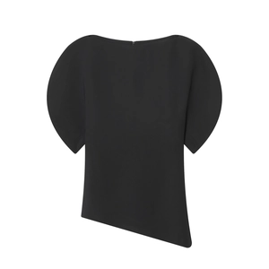 Haut chic noir à manches courtes avec ourlet asymétrique et élégant col bateau