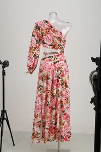 Detail of one-shoulder floral maxi dress with waist cutout and gold chain link detail