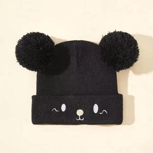 Schwarze Strickmütze für Kinder mit zwei Bommeln und Cartoon-Tierstickerei für Winter
