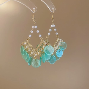 Boucles d'oreilles ethniques à pompons coquillages avec perles turquoise et or