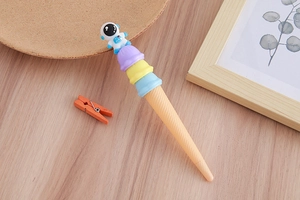 Gedetailleerd overzicht van creatieve astronaut ijsje gelpen voor studenten en cadeau.