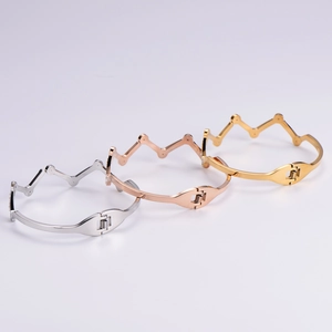 Three-color 18k gold plated stainless steel heart rate crown open bangles for women