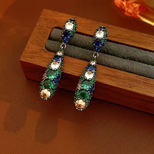 Boucles d'oreilles goutte vintage avec zircons colorés et métal noirci