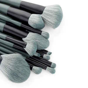 Set professionnel de 14 pinceaux de maquillage avec poils denses bleu-gris et manches mats