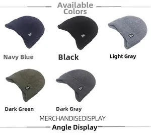 Bonnets en tricot d'hiver en bleu marine, noir, gris et vert foncé sur fond blanc