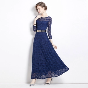Elegante abito a trapezio in pizzo blu scuro a maniche lunghe con cintura nera