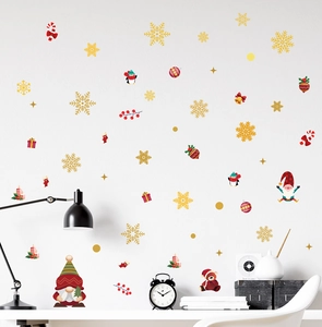 Détails des stickers muraux de Noël avec Père Noël et flocons dans un intérieur