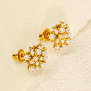 Elegant 18k gold plated stainless steel stud earrings featuring white clustered pearls