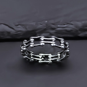 Bague style industriel en forme de chaîne argentée avec design creux pour hommes