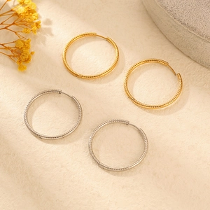 Boucles D'oreilles Créoles Torsadées En Acier Inoxydable Plaqué Or 18K Rondes Rétro Mode Pour Femmes