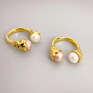 Open Adjustable Ring Gold Plated Copper With White And Pink Cultured Artificial Pearls Irregular Texture Elegant Fashion Jewelry