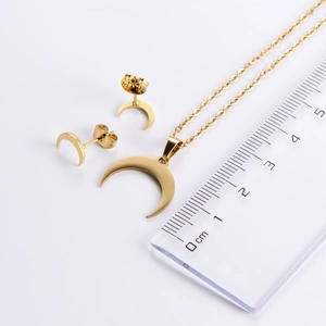 Detailed size measurement of golden crescent moon necklace and stud earrings set