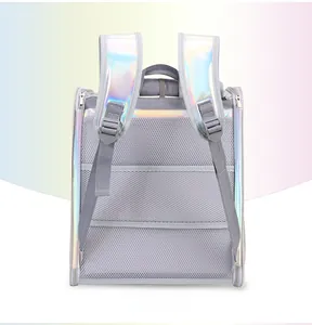 Détail du panneau arrière en mesh respirant et des bretelles réglables du sac à dos pour chat