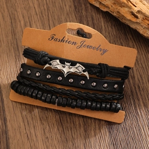 Set de 4 pulseras punk de cuero negro con colgante de murciélago plateado y tachuelas