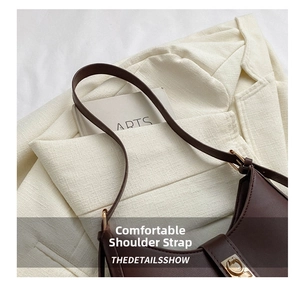 Détail du sac bandoulière en cuir marron foncé avec boucle dorée et coutures de précision