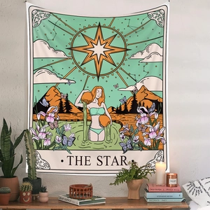 Dettaglio dell'arazzo tarocchi La Stella sulla parete con decorazioni bohémien