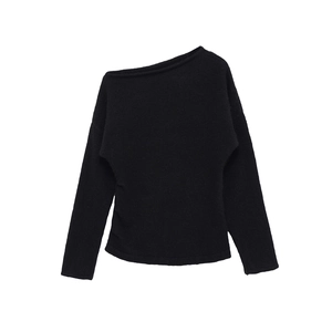 Haut en maille noire chic pour femme avec manches longues et épaule dénudée
