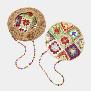 Sac bandoulière bohème au crochet avec motif granny square et bandoulière en perles