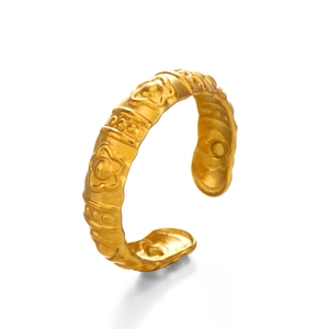 Minimalist gold plated stainless steel open ring featuring a vintage embossed flower pattern